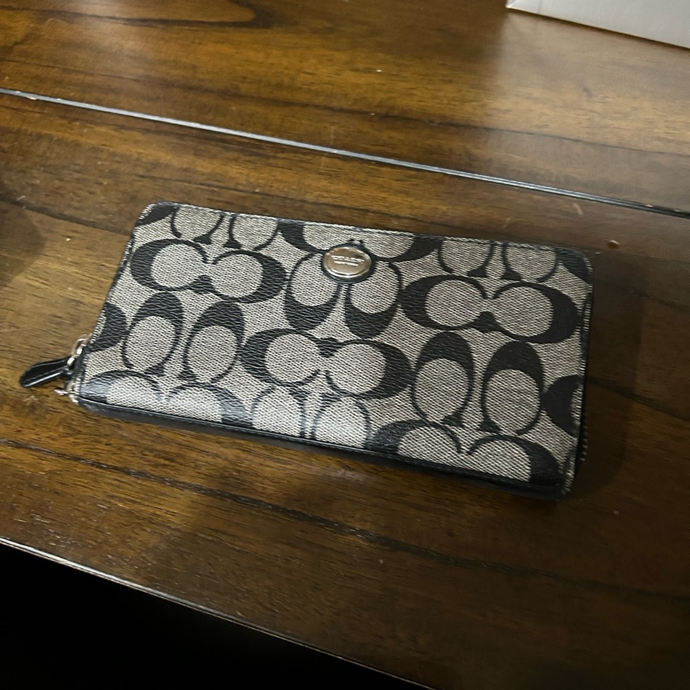 Coach Peyton Signature Black and Cream Wallet